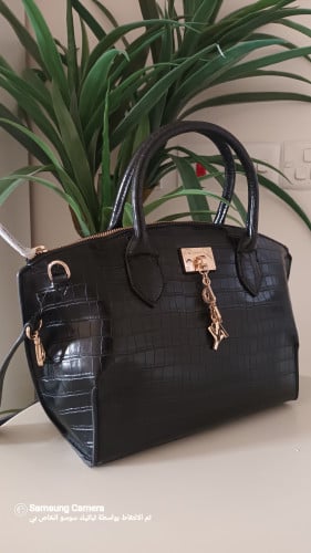 شنطة دكني حجم متوسط مائل للكبيى