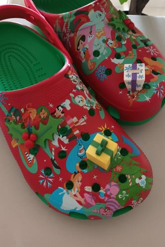 كروكس ميكي ماوس بثيم الشتاء