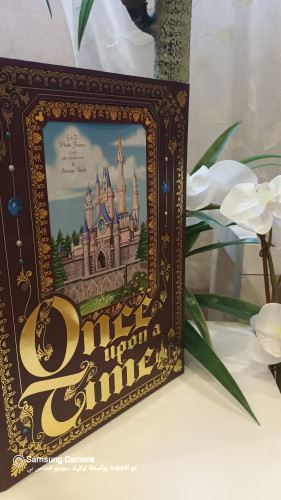 صندوق تخزين بشكل غلاف كتاب القصص