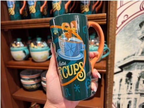 كوب اليس في بلاد العجائب