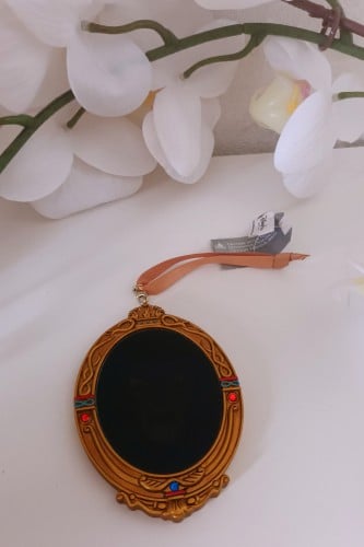 تعليقة الملكه الشريره