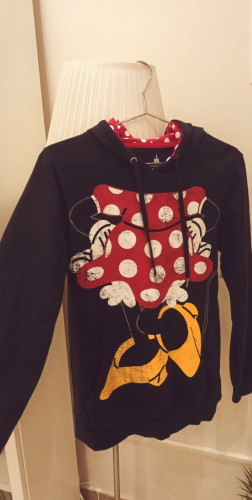 هودي شتوي نسائي بشخصية ميني ماوس مقاس m /l