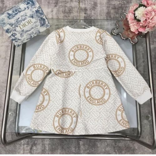 فستان بيربري ربيعي فخم