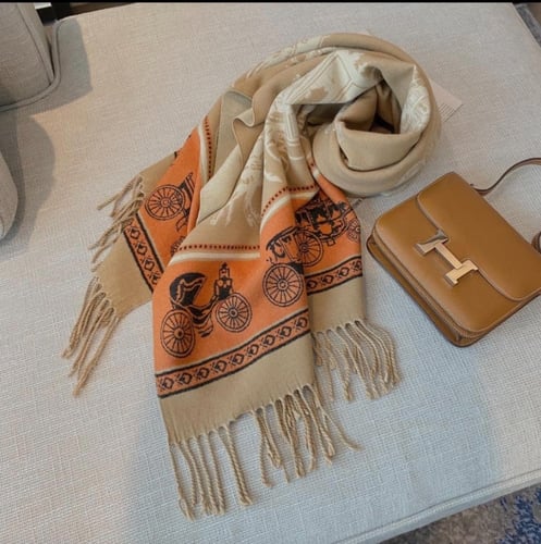 سكارف هيرمز بعدة الوان