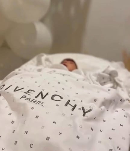 طقم جيفنشي كامل للجنسين