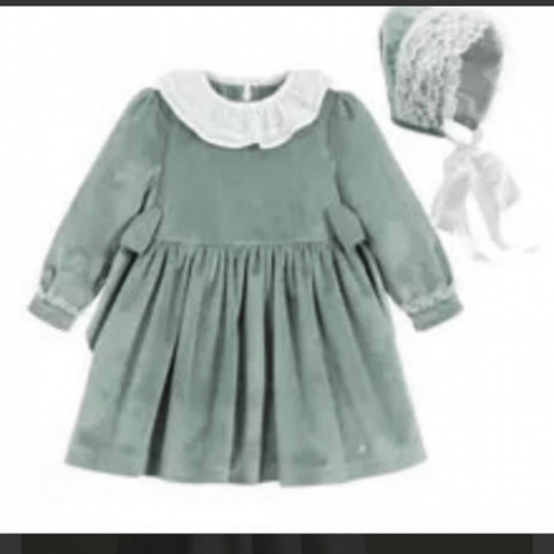 فستان مخمل مع القبعة