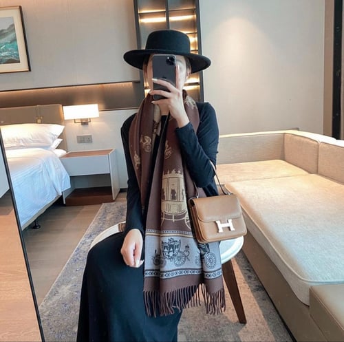 سكارف هيرمز بعدة الوان