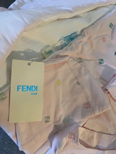 طقم فيندي مطرز كامل طبق الأصل