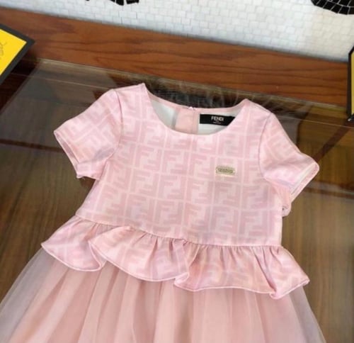 فستان فيندي مزين بالتل