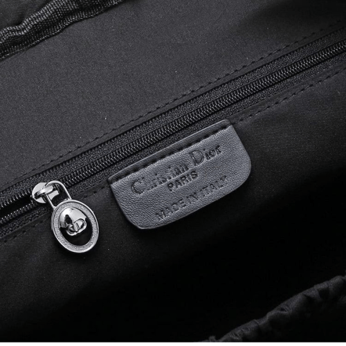 شنطة ديور للمواليد