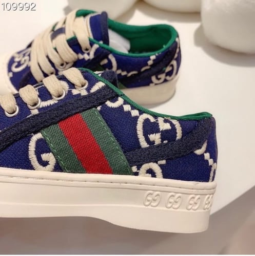 جزم قوتشي مطرز