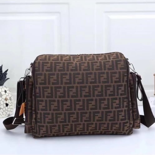 شنطة فيندي للمواليد