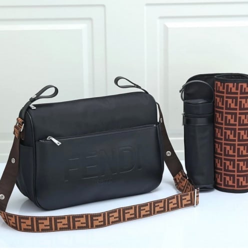 شنطة فيندي للمواليد