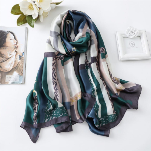 سكارف نسائي ملون