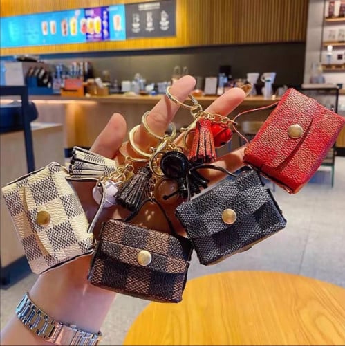 محفظه سماعات وميدالية لويس فيتون