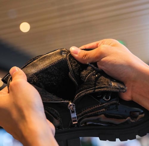 بوت اسود لامع برادا