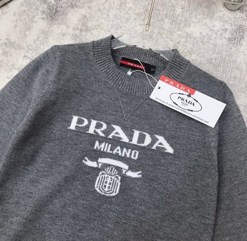 بلوزة برادا صوف