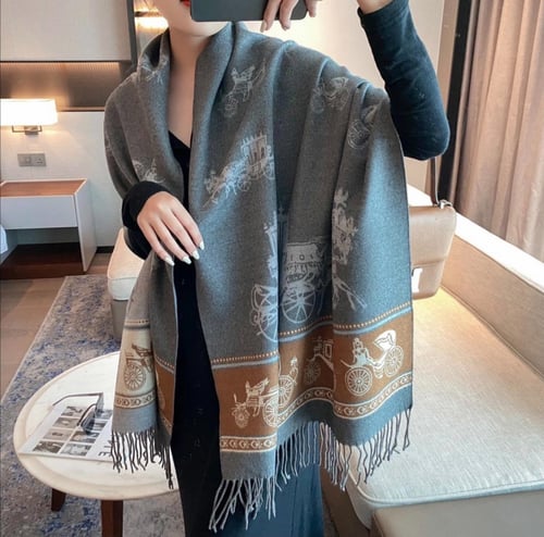 سكارف هيرمز بعدة الوان