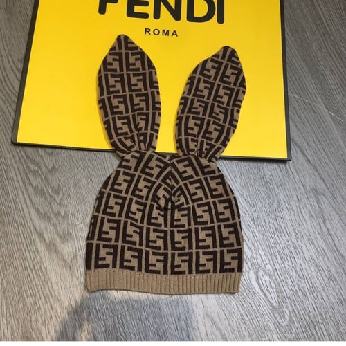 طقم فيندي صوف ناعم