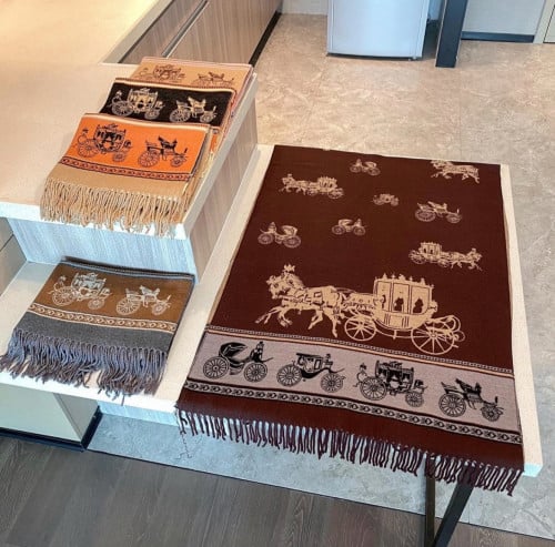 سكارف هيرمز بعدة الوان