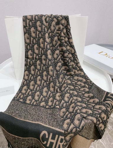 سكارف ديور فخم