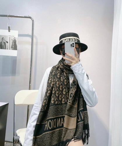 سكارف ديور فخم