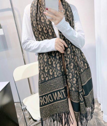 سكارف ديور فخم