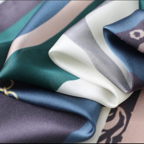 سكارف نسائي ملون