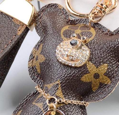 ميدالية لويس فيتون اللطيفة