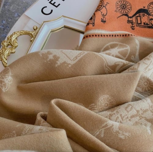 سكارف هيرمز بعدة الوان