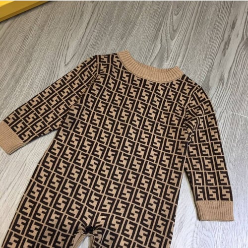 طقم فيندي صوف ناعم