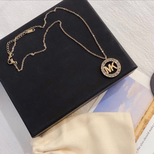 تعليقه مايكل كورس