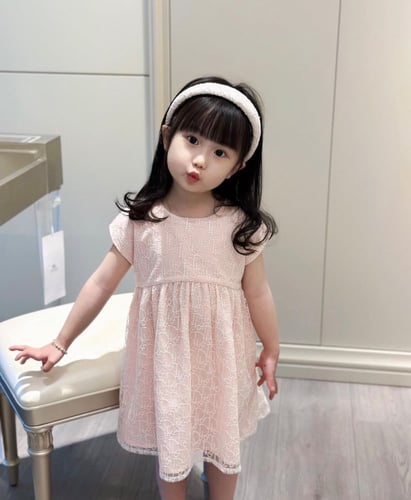 فستان ديور دانتيل مطرز