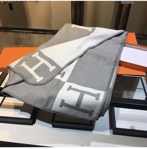 بطانية هيرمز كبيرة الحجم