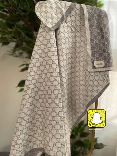 بطانية قوتشي مع قبعة للجنسين