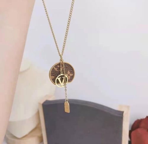 تعليقة لويس فيتون انيقه