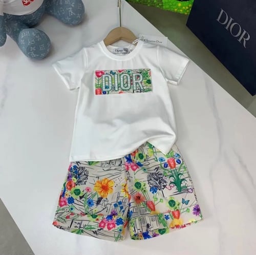 بدلة ديور بناتي قطعتين