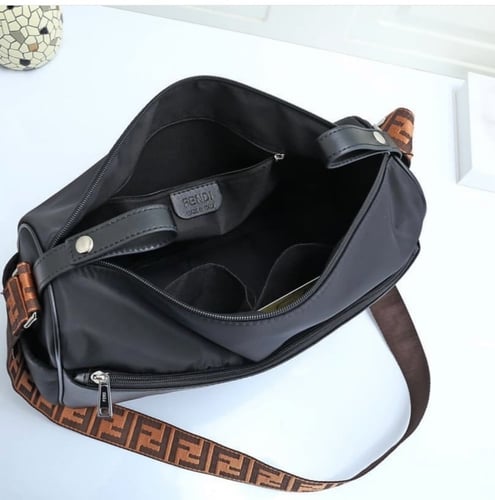 شنطة فيندي للمواليد