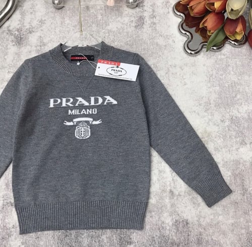 بلوزة برادا صوف