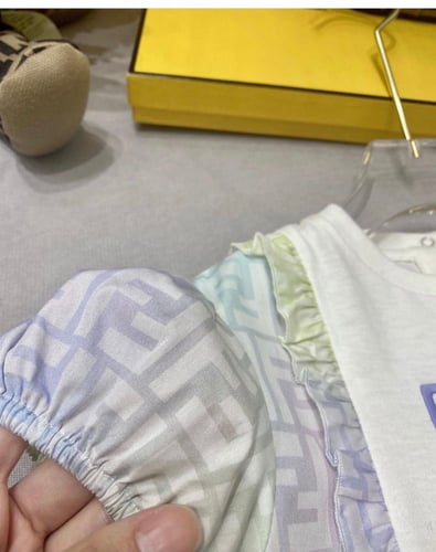 فستان فيندي انيق بألوان زاهية