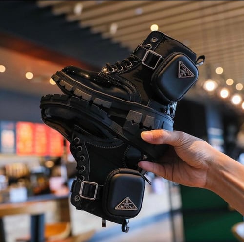 بوت اسود لامع برادا