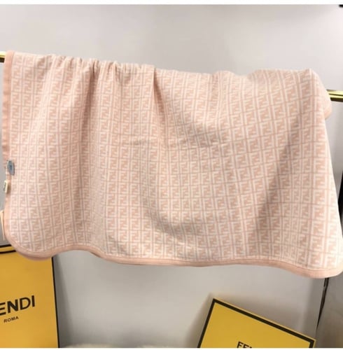 طقم فيندي كامل صوف ناعم