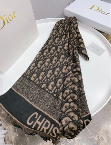 سكارف ديور فخم