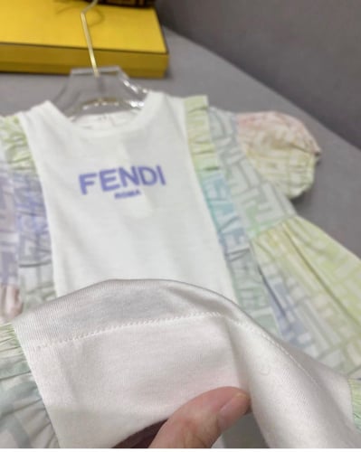 فستان فيندي انيق بألوان زاهية