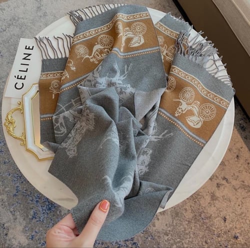 سكارف هيرمز بعدة الوان