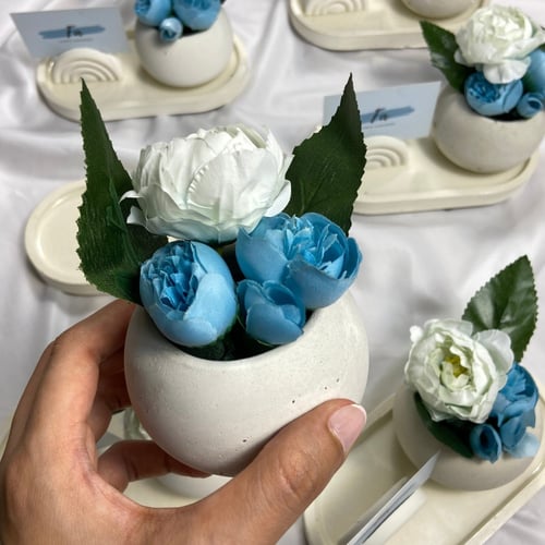 مزهرية مع تنسيق الورد