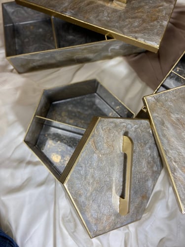 علبة ب غطاء مقاس كبير