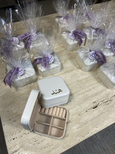 حقائب مجوهرات بالاسم