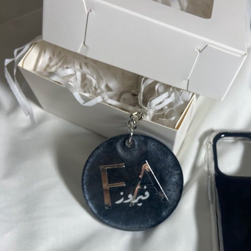 ميدالية دائريه مقاس 5سم بالورد