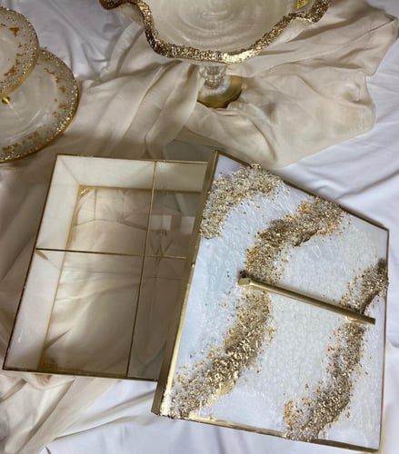 علبة ب غطاء مقاس كبير